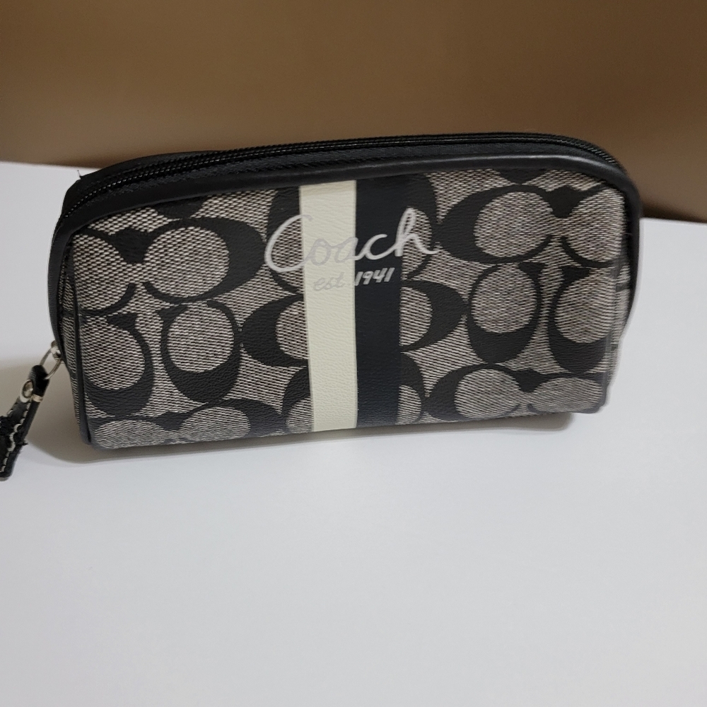 Coach 1941 Saffiano Leather Wristlet or Cosmetic Makeup Black and White Bag - Picture 2 of 9